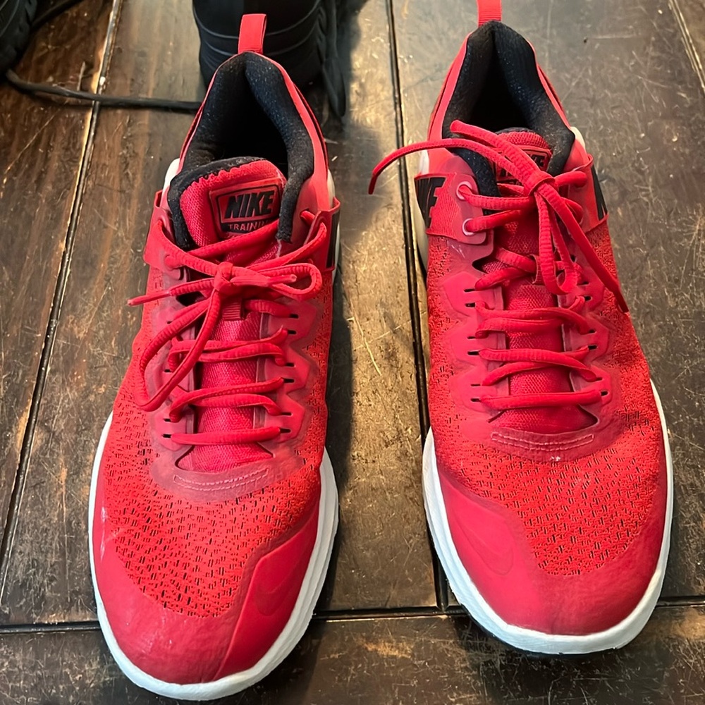 Nike zoom training red size 13